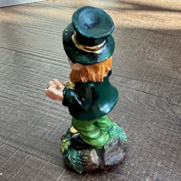Lot Hobby Lobby St. Patrick's Day Leprechaun Figurine and Sign Set of 4 - Picture 9 of 14